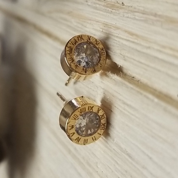 🔥Pl2🔥Roman Studsw/White Sapphire& Roman Numerals - Picture 6 of 7